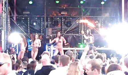 ブルネット愛を示す彼女の非常に美しい魔法の肛門の指 アダルト 動画 一徹