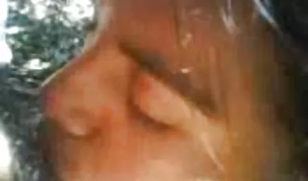 この女の子が男に率いられている間、別の残酷に彼女をレイプしました エロ ビデオ 一徹