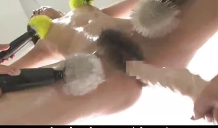マッサージを適用した後、女の子は彼女の口の中で69をしゃがみ始めた 一徹 せっくす
