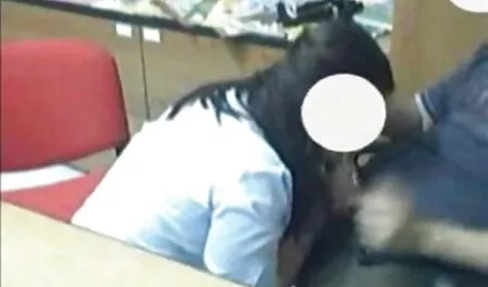 熟女は自分の大きなコックを楽しんでいます 一徹 エ