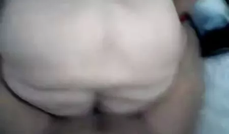 若い女性fucks異なる位置のソファ アダルト 一徹