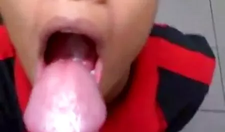 男は熱狂的にストッキングで雌犬をファックする 一徹 せっくす