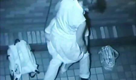 ちくしょう、手を取って胸に集まってください えっち 一徹