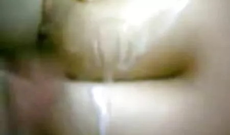 頑固な女性は、バスルームで男の表情に休んで 一徹 エロ 動画