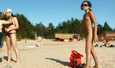 彼はポケットパンツを着て、片方の肩で自分自身をマッサージ 一徹 クンニ 動画